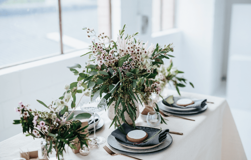 Simple, Natural Festive Table Setting Ideas for an Australian Christmas